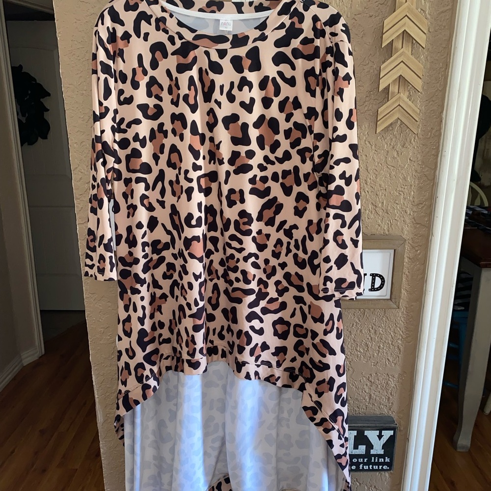 Women’s Nanu Leopard Hi Low Tunic Size XL EUC